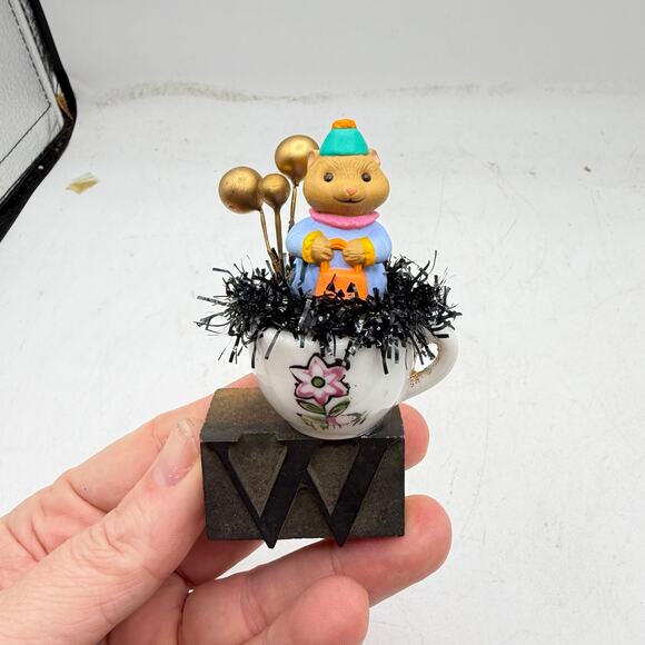 Teeny Trick or Treat Hallmark Merry Miniature Holiday Assemblage Trinket - Picture 2 of 5